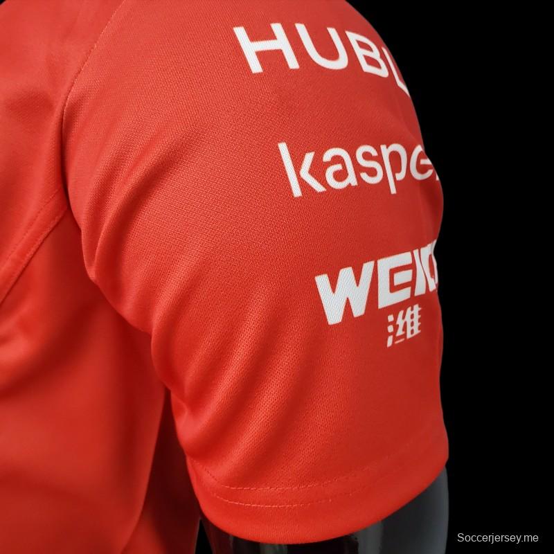 فورمولا 1 فورمولا 1؛ بدلة سباق فيراري حمراء
