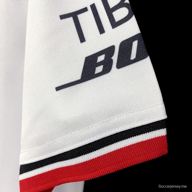 مرسيدس بنز F1 بولو بيضاء مرسيدس-بنز بيضاء
