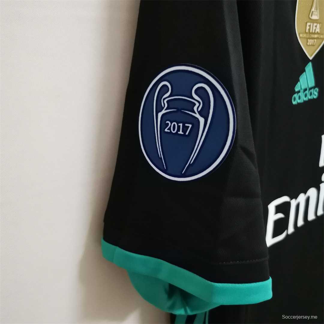 قميص كرة قدم ريترو 17/18 ريال مدريد ريترو 17/18 مع رقعة كاملة
