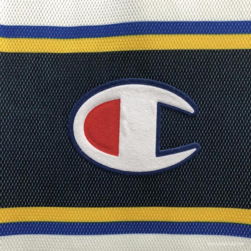 قميص فريق بارما 02/03 ريترو 02/03 خارج ملعب بارما
