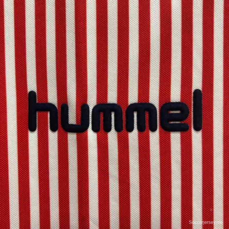 قميص كرة القدم الدنمارك القديم لعام 1986 خارج الدنمارك
