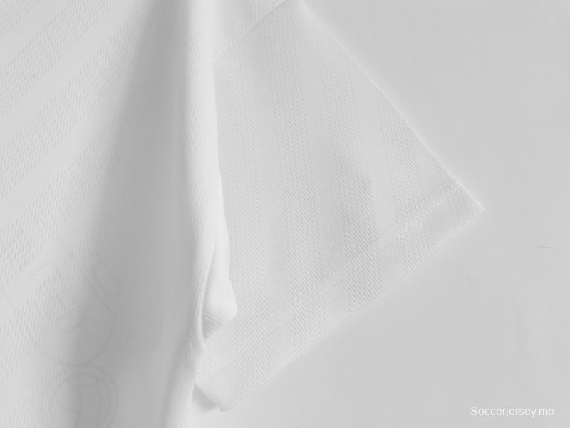 قميص فريق مانشستر يونايتد لكرة القدم الرجعية 1996/97 خارج الديار
