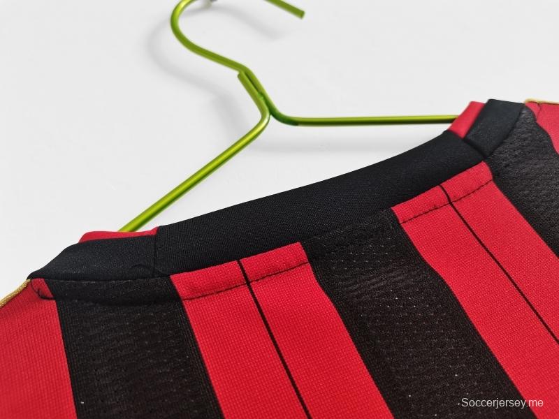 قميص فريق ميلان الإيطالي لكرة القدم الأساسي لموسم 2013/14 الرجعي
