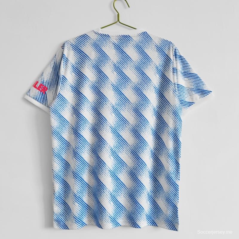 قميص مانشستر يونايتد الرجعية 2021/22 ريترو 2021/22 خارج ملعب مانشستر يونايتد
