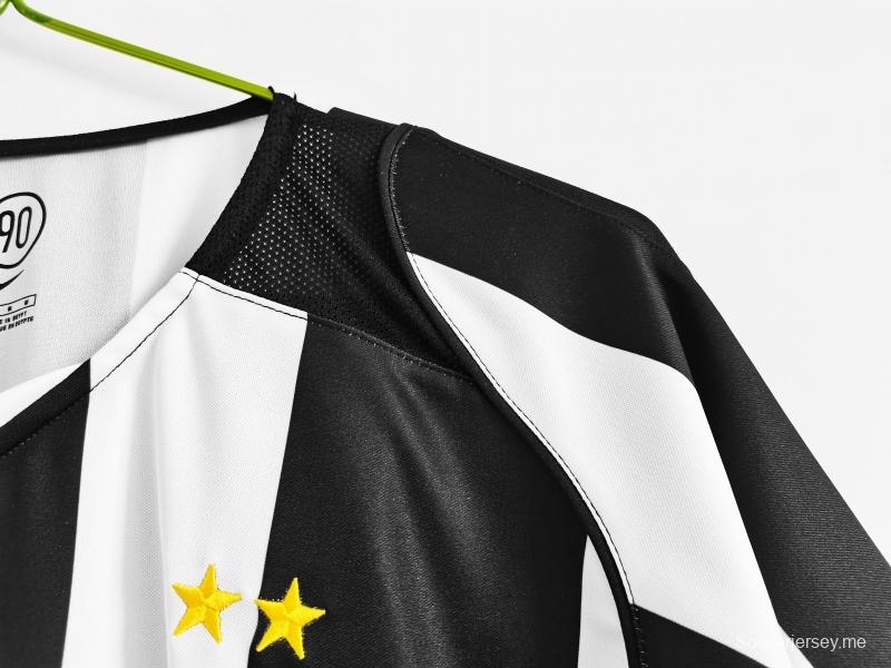 قميص يوفنتوس الرجعية 2004/05 2004/05 لكرة القدم الأساسي
