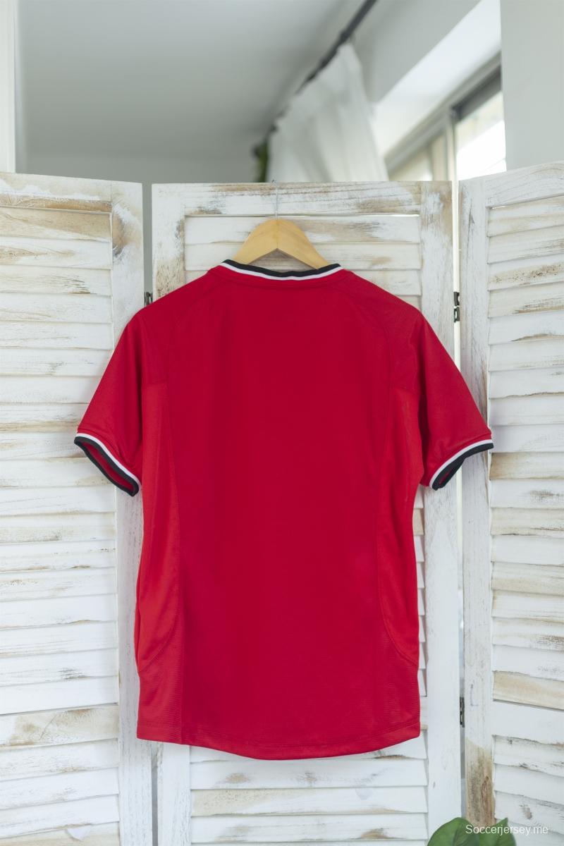 قميص كرة القدم الأساسي لمانشستر يونايتد 00/02 ريترو 00/02
