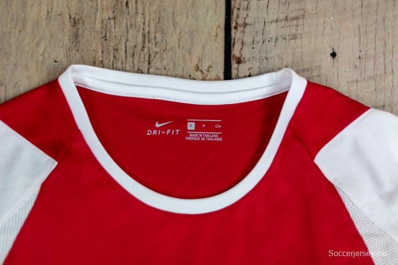 قميص كرة القدم الأساسي لأرسنال 02/04 ريترو 02/04
