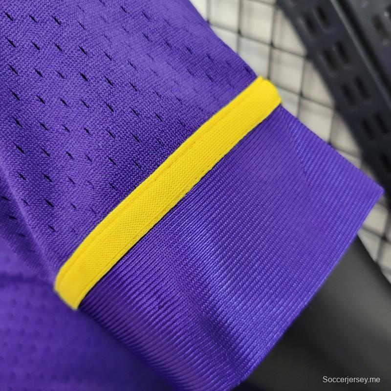 2023 قميص دوري كرة السلة الأمريكي للمحترفين ليكرز ليكرز 2023 باللون البنفسجي
