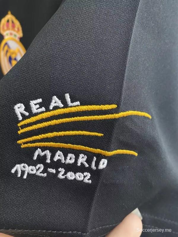 قميص ريترو 02/03 ريال مدريد أسود اللون أسود اللون أسود القرن
