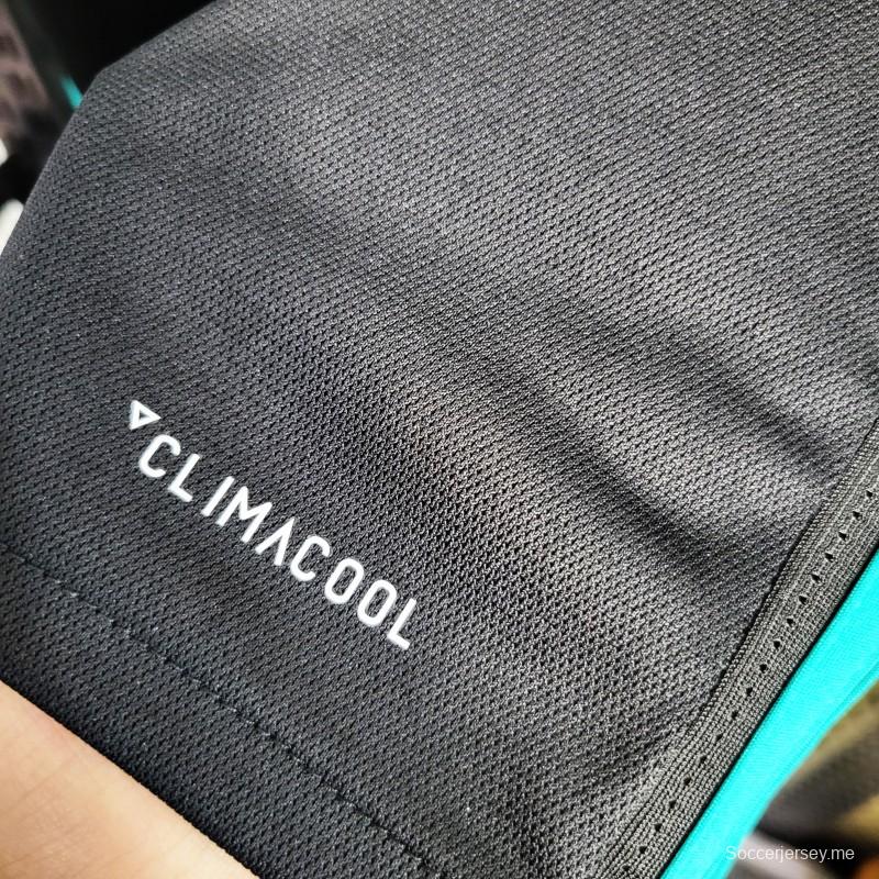 قميص ريترو بأكمام طويلة 17-18 ريال مدريد ذهاباً وإياباً أسود اللون
