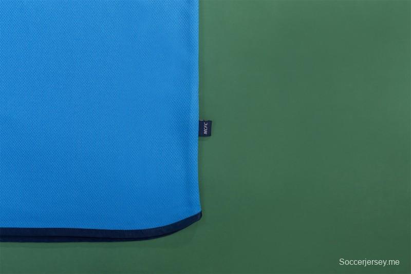 القميص الأساسي لمانشستر سيتي 01/02 ريترو 01/02
