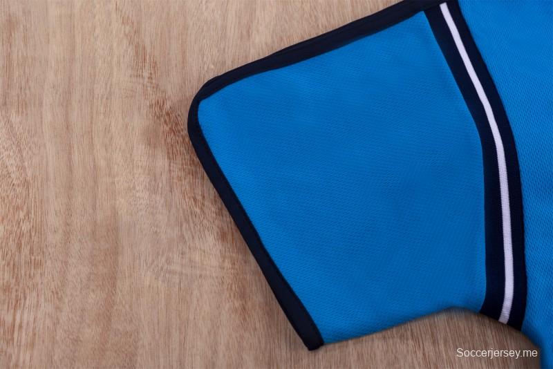 القميص الأساسي لمانشستر سيتي 02/03 ريترو 02/03
