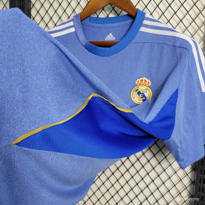 قميص أزرق ريترو 13-14 ريال مدريد خارج الديار أزرق ريترو 13-14
