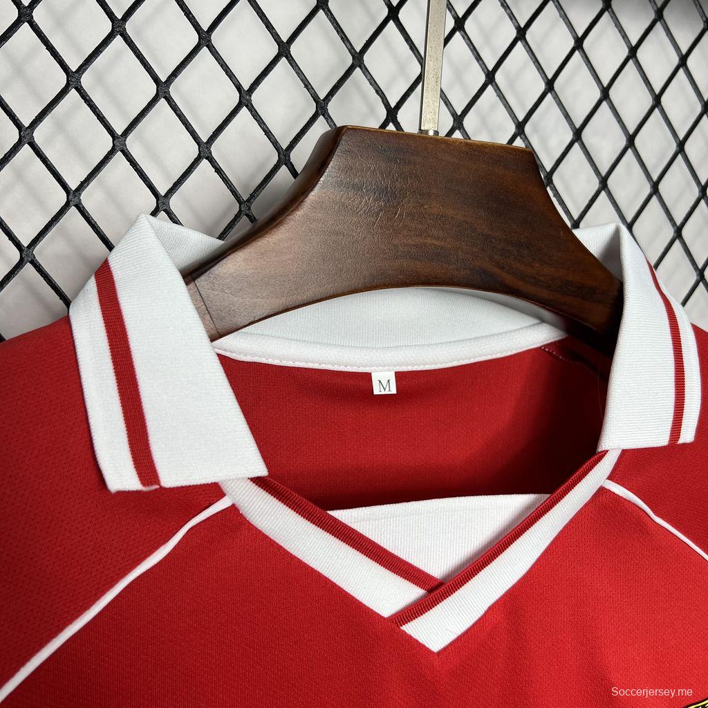 قميص قديم 94/95 لبنفيكا بنفيكا على أرضه
