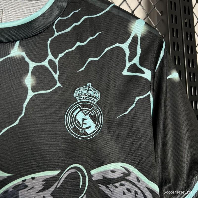 2024/25 قميص ريال مدريد 2024/25 إصدار خاص باللونين الأسود والأخضر
