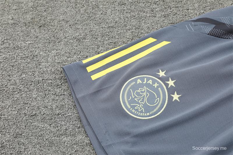 24/25 يوفنتوس قميص أصفر بأكمام قصيرة أصفر + شورت قصير الأكمام