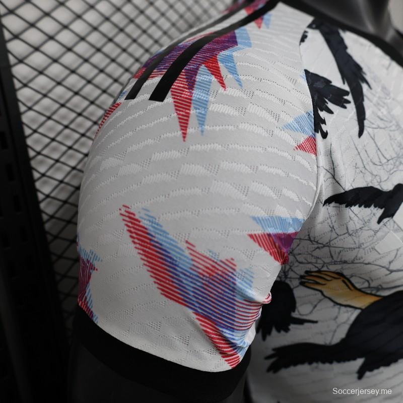 نسخة اللاعب 2022 قميص أبيض خارجي ياباني بطبعة إيتاشي أوتشيها