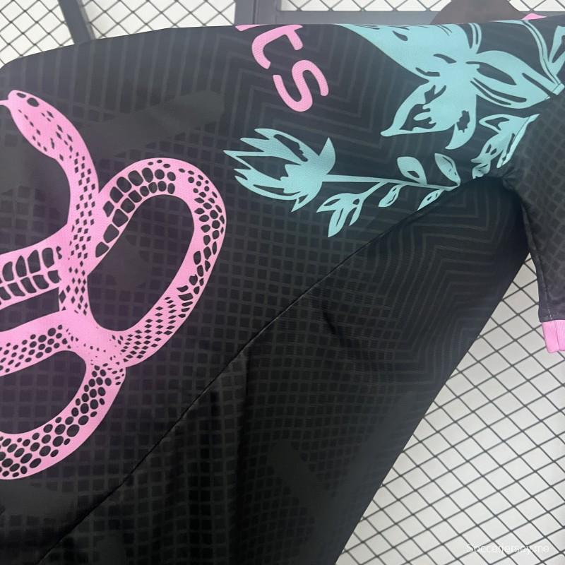 24/25 إنتر ميلان أسود مع قميص أسود مع قميص أفعى وردي اللون