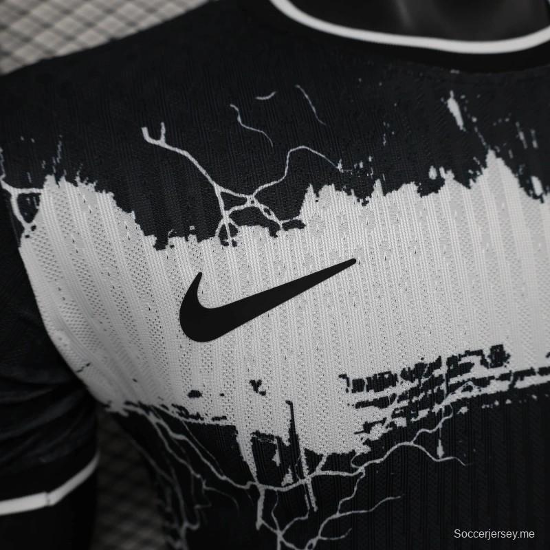 إصدار 25/26 قميص برشلونة إصدار خاص أبيض/أسود إصدار خاص من برشلونة