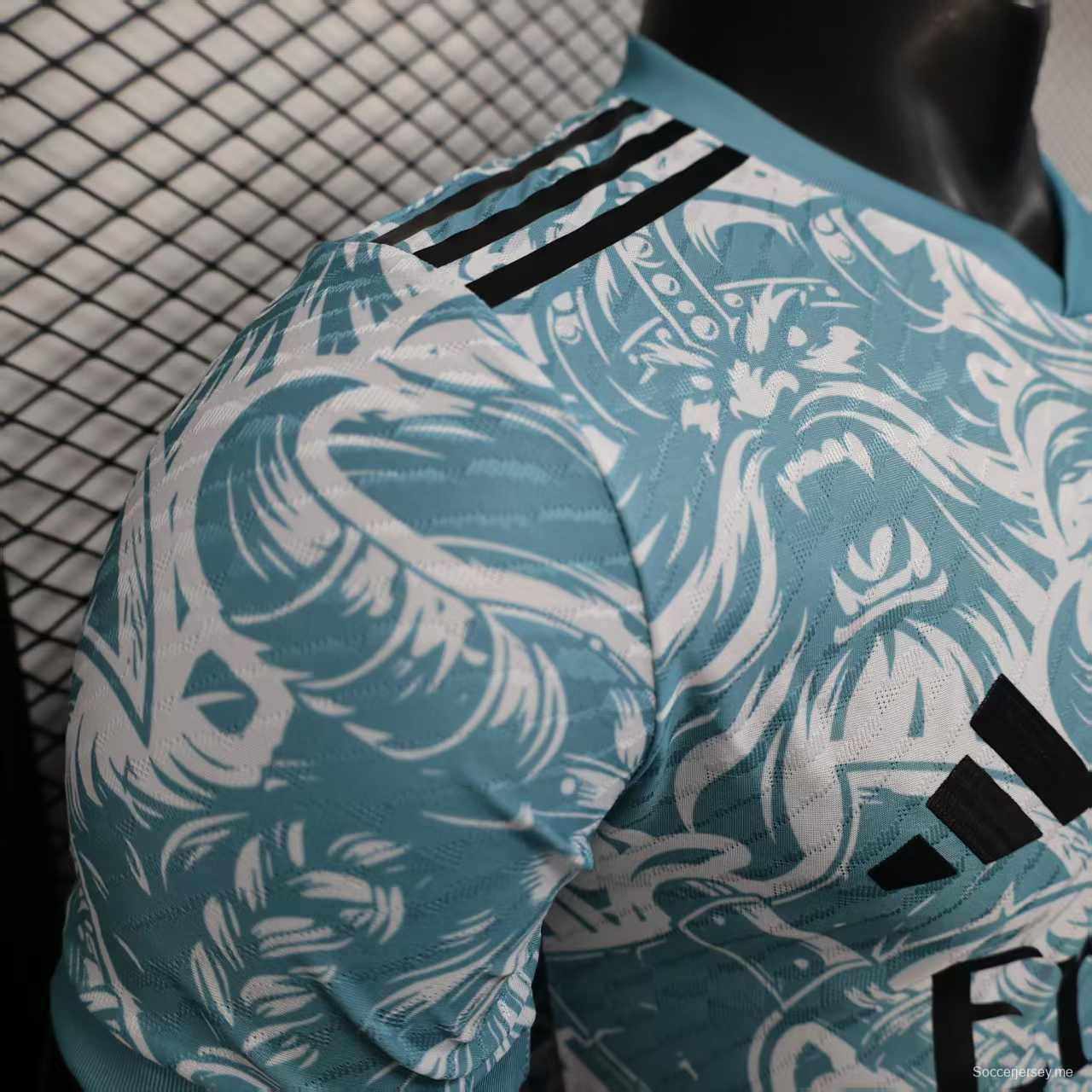 إصدار اللاعب 25/26 قميص ريال مدريد أزرق فاتح بنقشة محارب الفايكنج