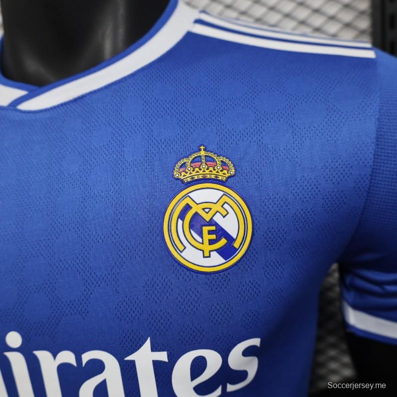 إصدار اللاعب 25/26 القميص الأزرق الثالث لريال مدريد 25/26
