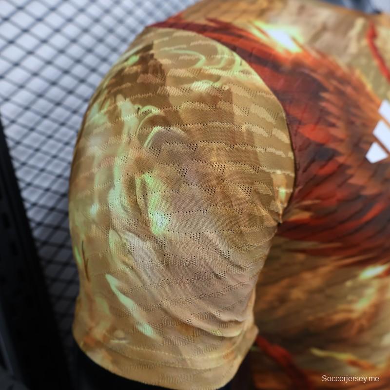 إصدار اللاعب 25/26 قميص ريال مدريد الذهبي مع قميص فينيكس إن إيه زها