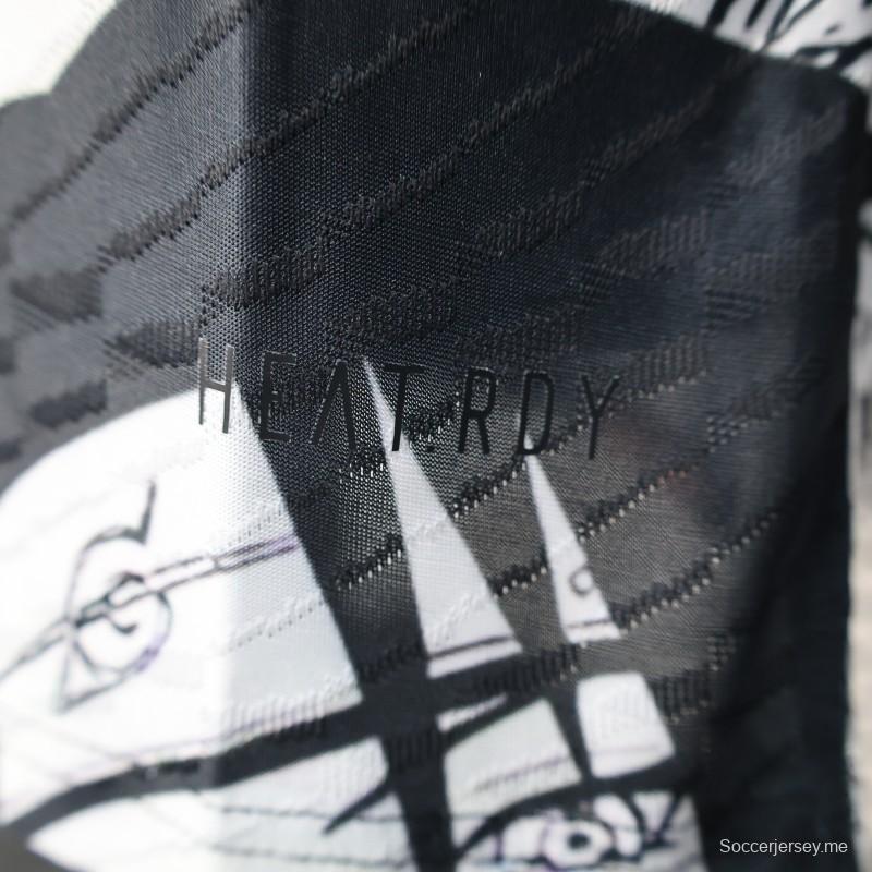 إصدار اللاعب 2025 اليابان 2025 قميص أسود بنقشة شخصيات الأنيمي