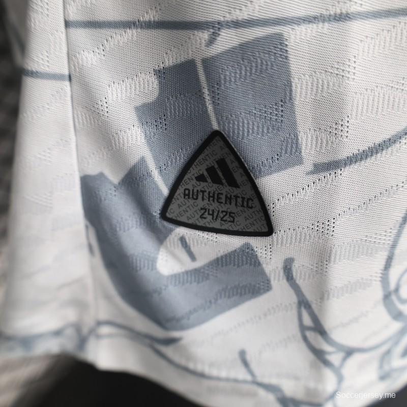 إصدار اللاعب 2025 اليابان 2025 أبيض مع قميص بتصميم ون بيس جير 5