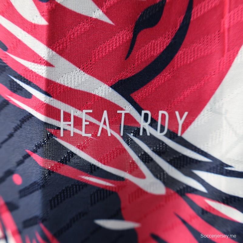 إصدار اللاعب 2025 قميص ياباني أبيض مع قميص طائر أزرق وأحمر