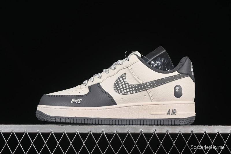 حذاء نايك اير فورس 1 '07 المنخفض من نايك اير فورس 1 '07 من بابي سنيكرز سنيكرز سوش ستار سووش كاجوال - XS1958-570