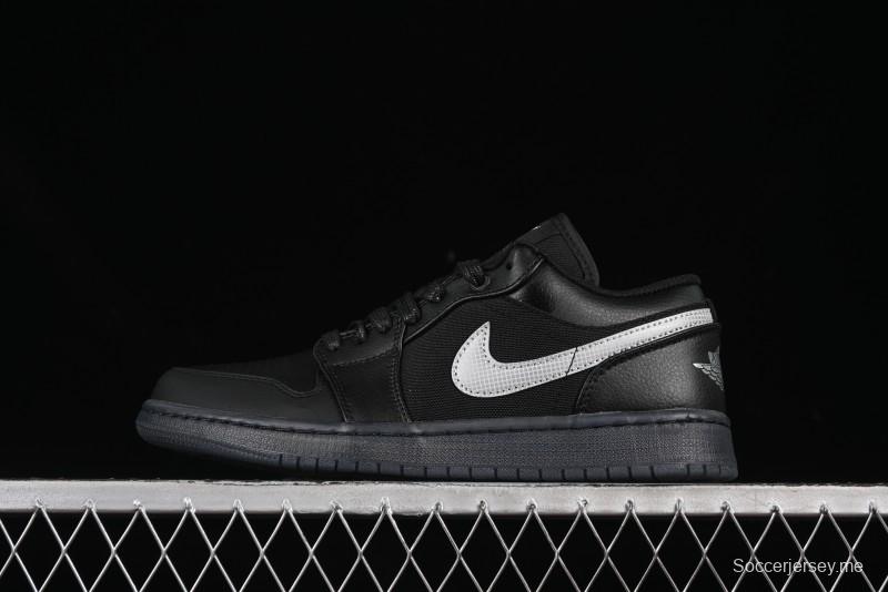 حذاء كرة السلة نايك اير جوردان 1 لاو AJ1 من نايك اير جوردان 1 لاو AJ1 لوحة جلدية بيضاء من القماش الأسود - HV596868-001