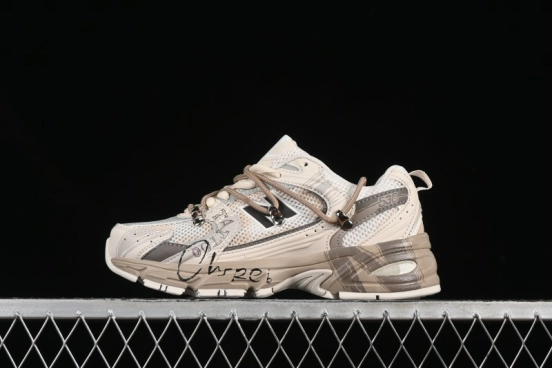 حذاء جري كاجوال ريترو كاجوال من سلسلة نيو بالانس 530 - MR530AA1