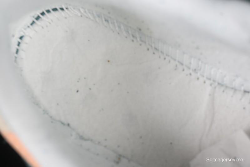 حذاء جري كاجوال من سلسلة NB9060 من نيو بالانس مع توسيد أبزورب - U9060GEC