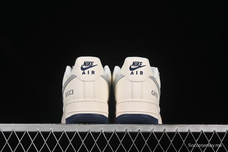 حذاء نايك اير فورس 1 '07 المنخفض من نايكي، حذاء رياضي كاجوال بتعاون غوتشي باللون الفضي - XS1958-546