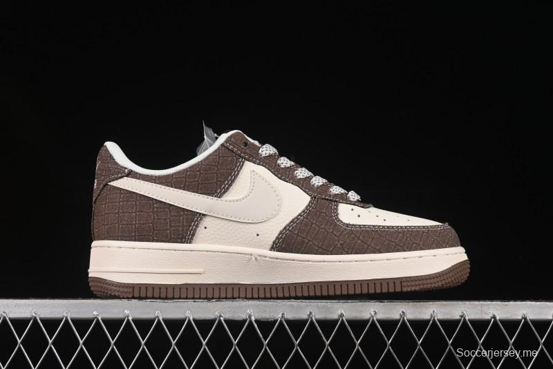 حذاء نايك اير فورس 1 '07 المنخفض من نايك اير فورس 1 '07 LV Collaboration حذاء رياضي كاجوال شبكي بيج - XS1958-552