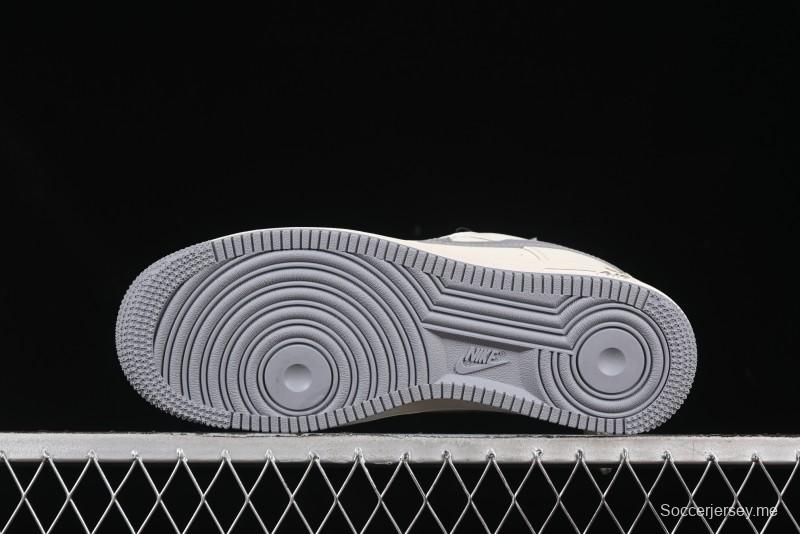 حذاء نايك اير فورس 1 '07 منخفض بتطريز ذهبي رمادي سووش من نايك اير فورس 1 '07 منخفض من ستوسي - XX3168-150