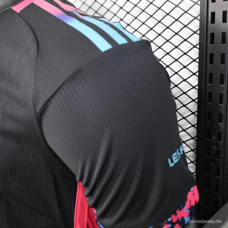 نسخة اللاعب 2025 قميص الجزائر أسود مع لمسات متدرجة الألوان 2025