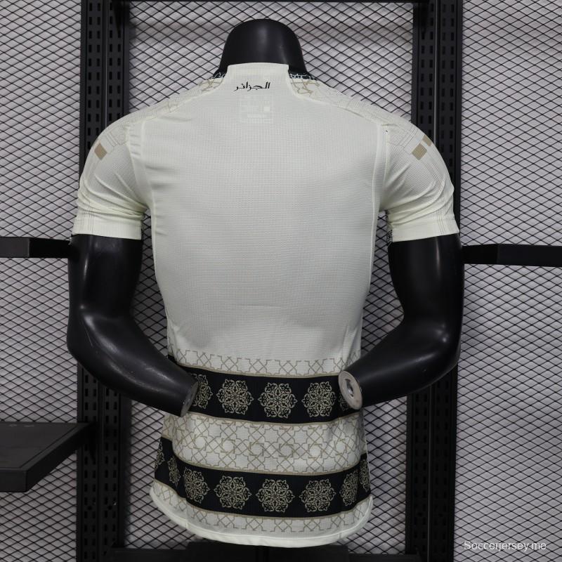 إصدار اللاعب 2025 الجزائر قميص أبيض بنمط هندسي إسلامي 2025 قميص أبيض بنمط هندسي إسلامي