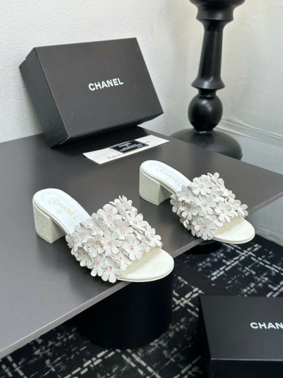 2025 Women Chanel White Leather Sandals