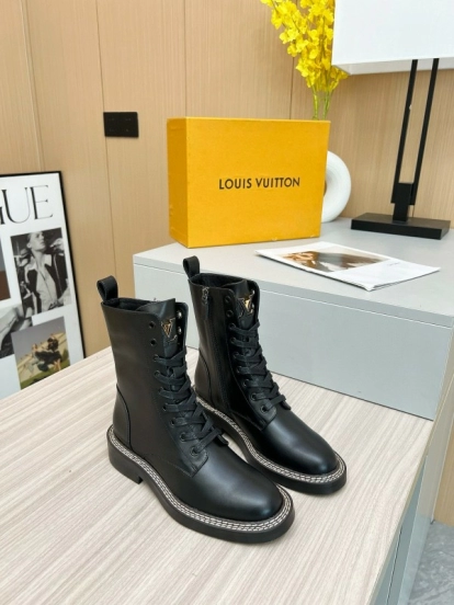 2024 Women Louis Vuitton Black Calfskin Leather Boots MJ00370