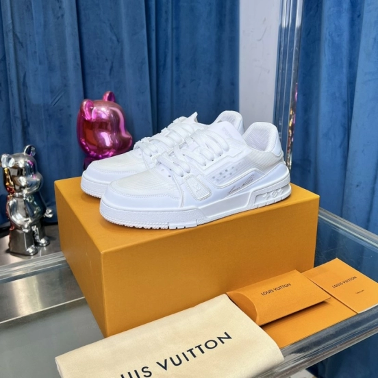 2025 Unisex Louis Vuitton White Leather Trainer