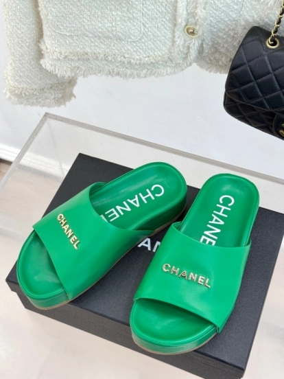 2025 Slippers Chanel Green Leather Slippers