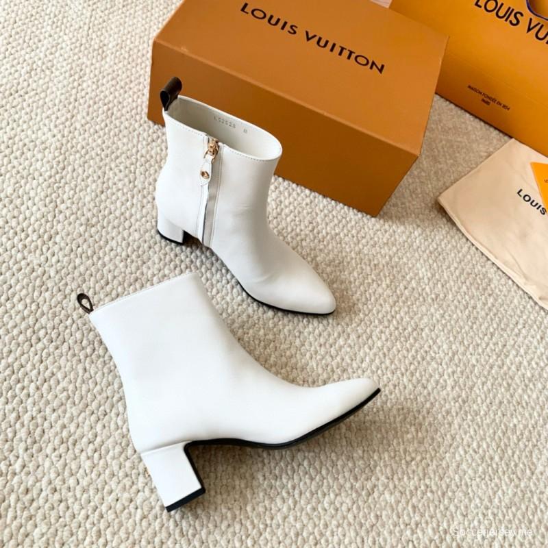2024 Women Louis Vuitton White Leather Ankle Boots MJ00410