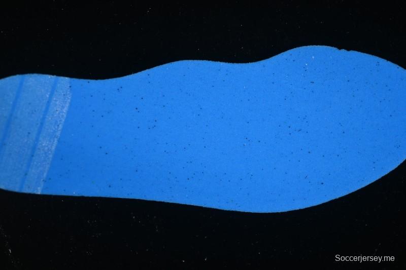 حذاء التزلج المنخفض المقاوم للانزلاق والمقاوم للاهتراء من أديداس أوريجينالز جازيل إندور ريترو - IH9985