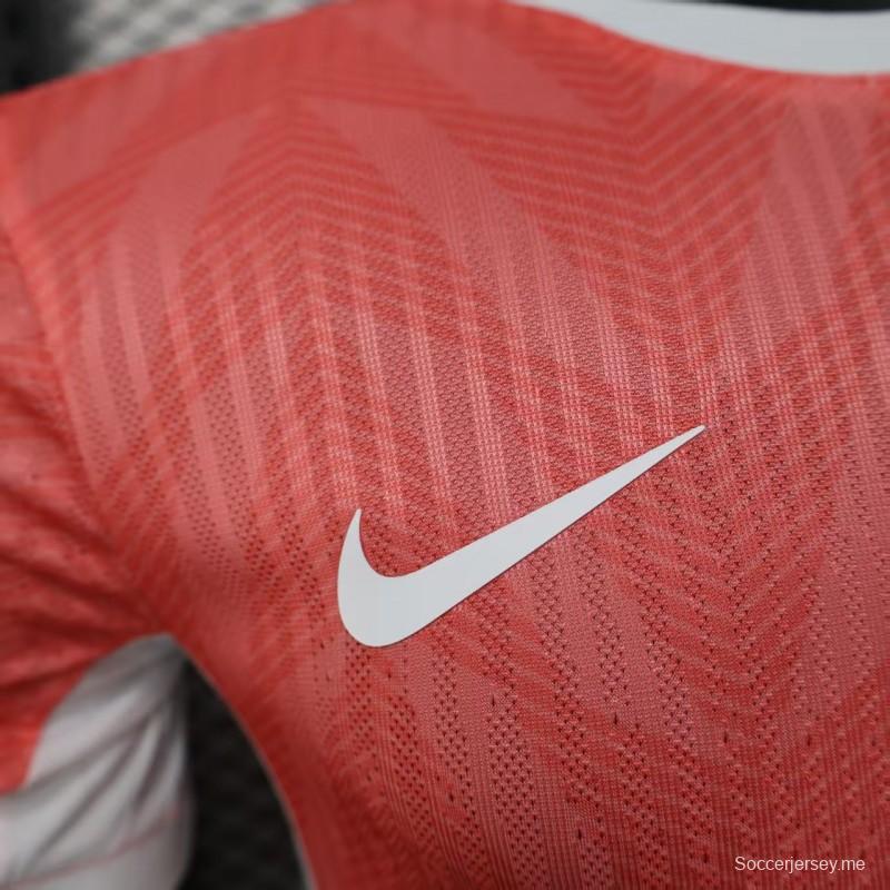 إصدار اللاعبين 25/26 قميص برشلونة وردي بحواف بيضاء