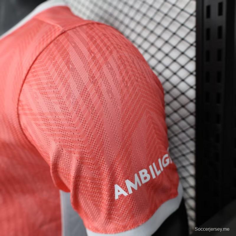 إصدار اللاعبين 25/26 قميص برشلونة وردي بحواف بيضاء