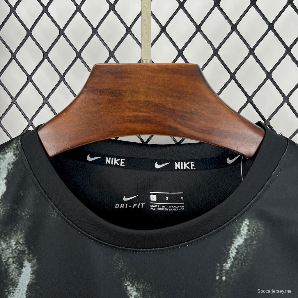 2025 تي شيرت نايكي للتدريب #1045 أسود بنقشة الطلاء التجريدي