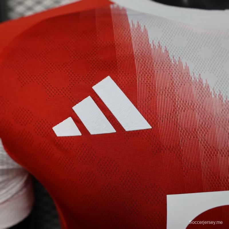 نسخة اللاعب 25/26 قميص فريق بايرن ميونيخ 25/26 على أرضه