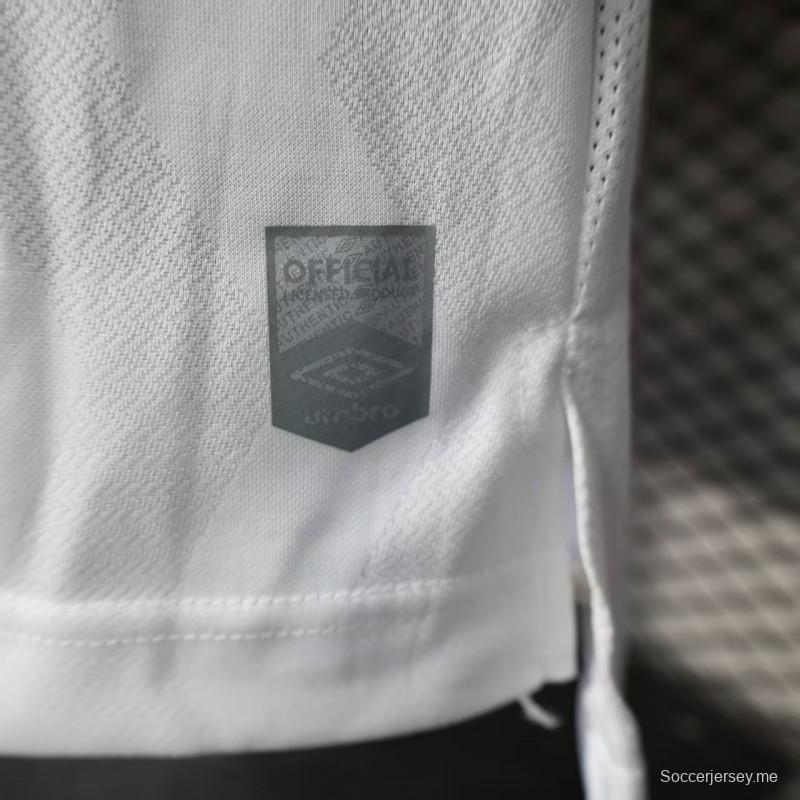 إصدار اللاعب 25/26 قميص سانتوس الرئيسي مع الرعاة الكاملين