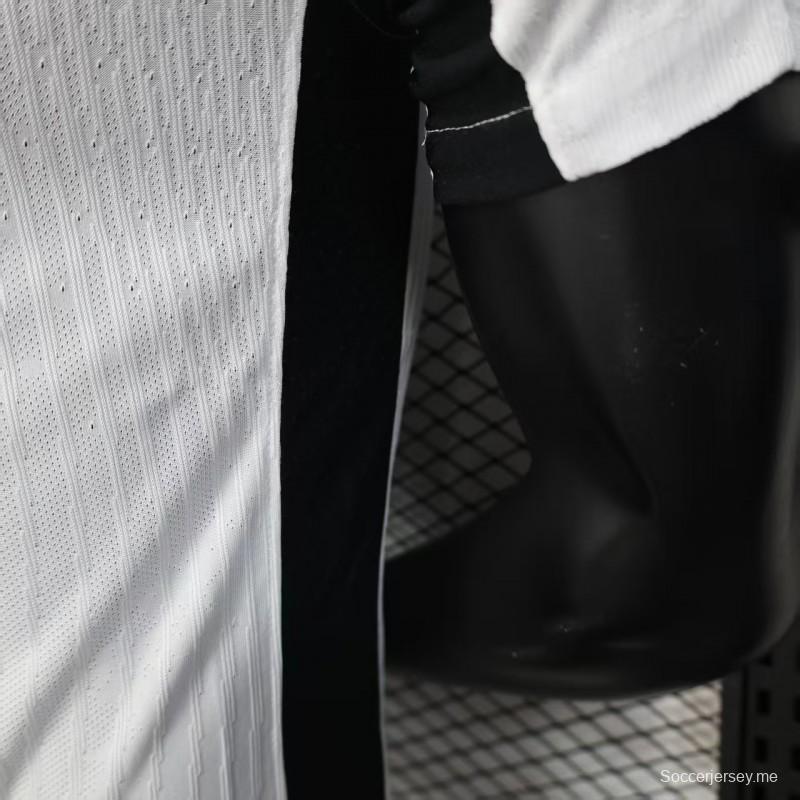 إصدار اللاعب 25/26 قميص باريس سان جيرمان أبيض بحواف وردية اللون